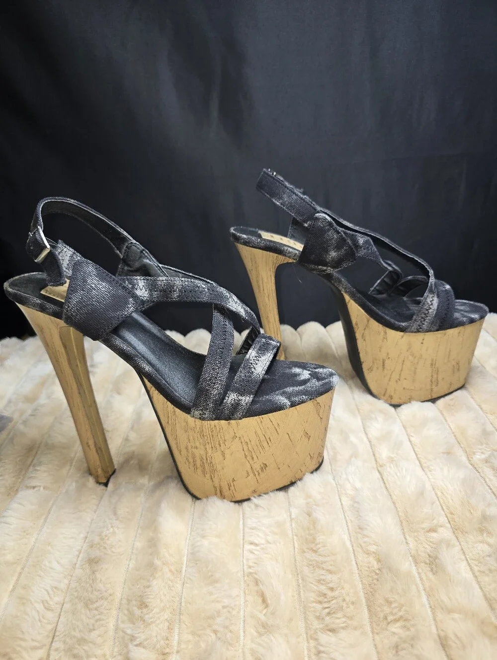 FRH Fahrenheit Black Silver Textured Cork Platform High Heel Sandals Size 8